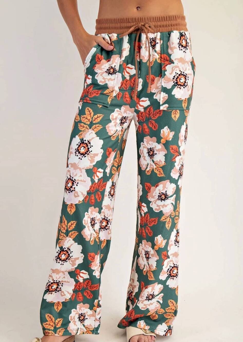 NEW EE:SOME women's floral printed straight leg knit pants in green